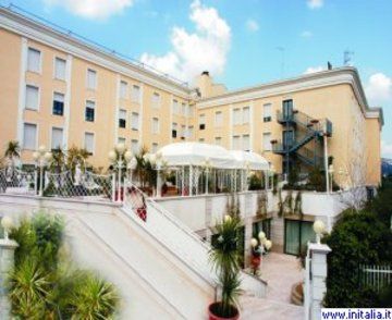 V7 Hotel San Giovanni Rotondo Buitenkant foto